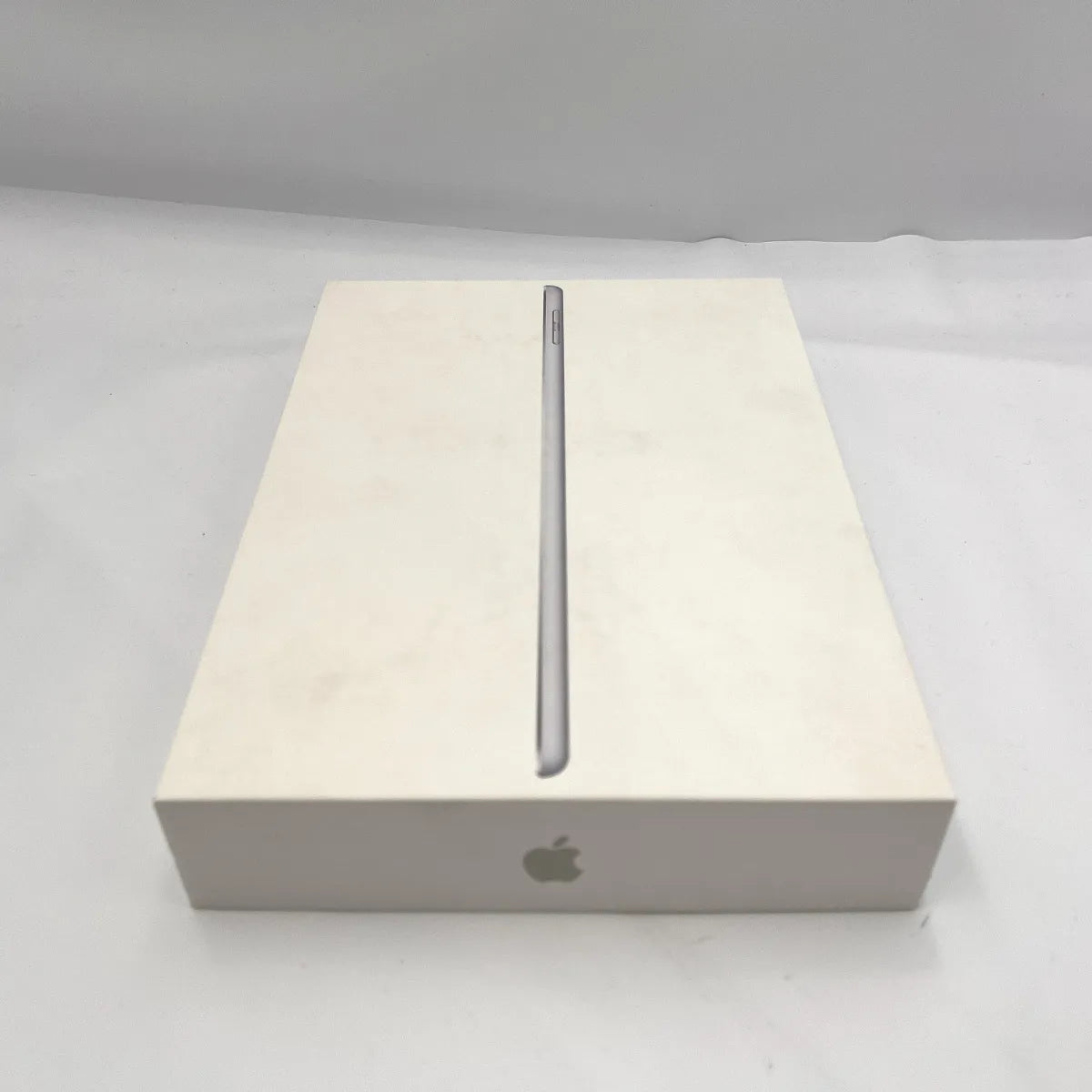 【外箱付美品】iPad 32GB シルバー 2017年春モデル MP2G2J/A Wi-Fi