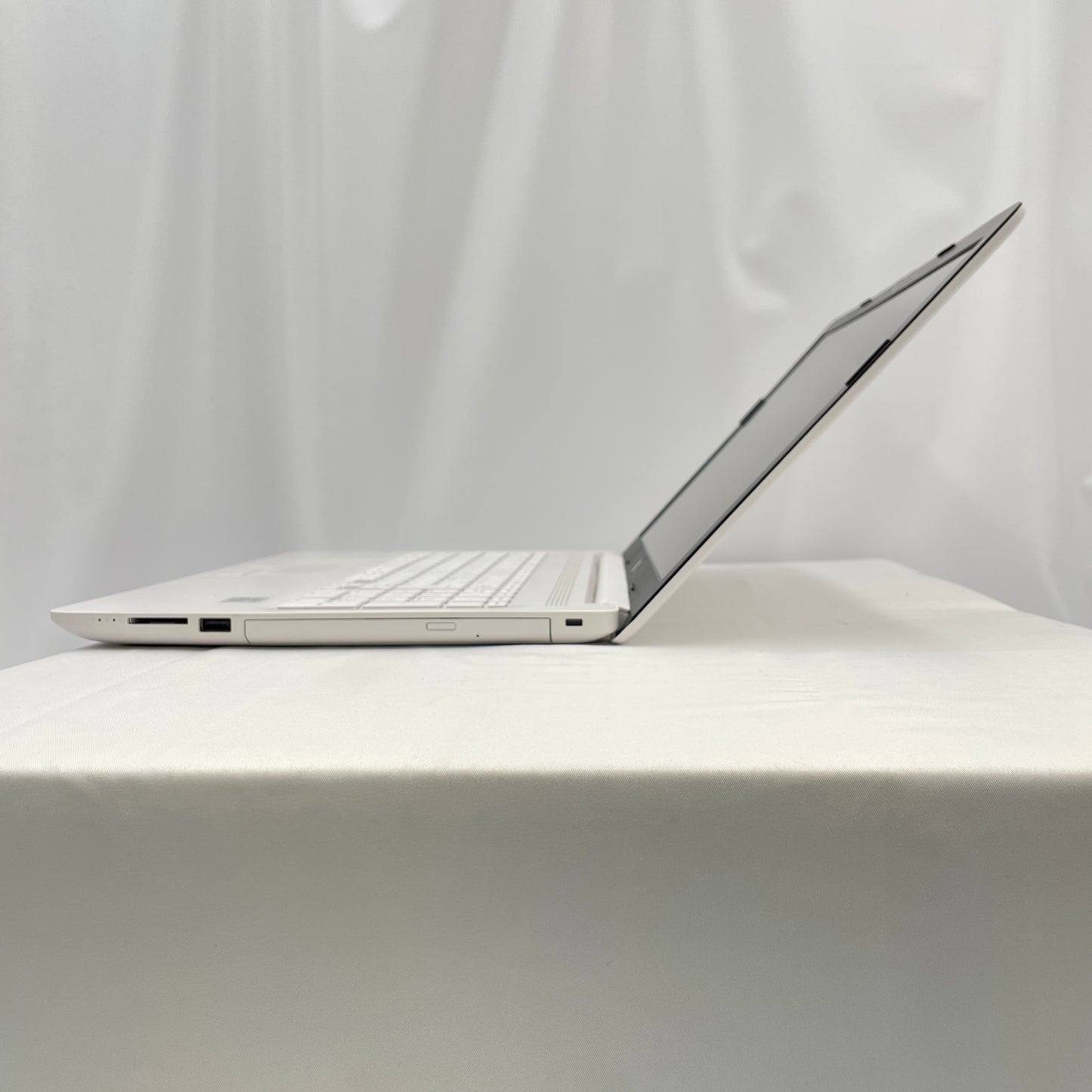 HP Laptop 15-da2023TU（Core i5 10210U / メモリ8GB / 15.6インチ / ホワイト）