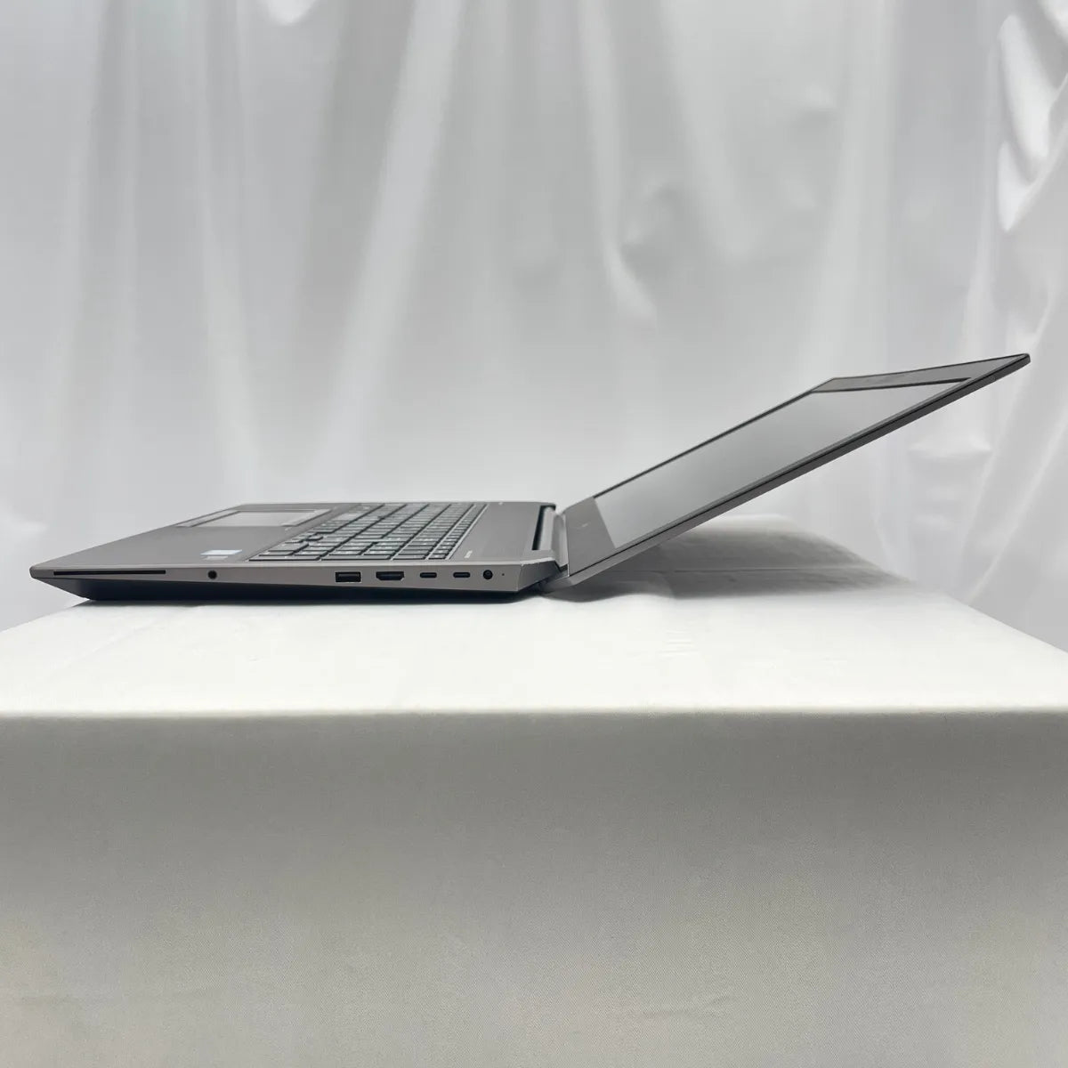 HP ZBook 15 G5（Corei7 / メモリ16GB / 15.6インチ / SSD512GB ）