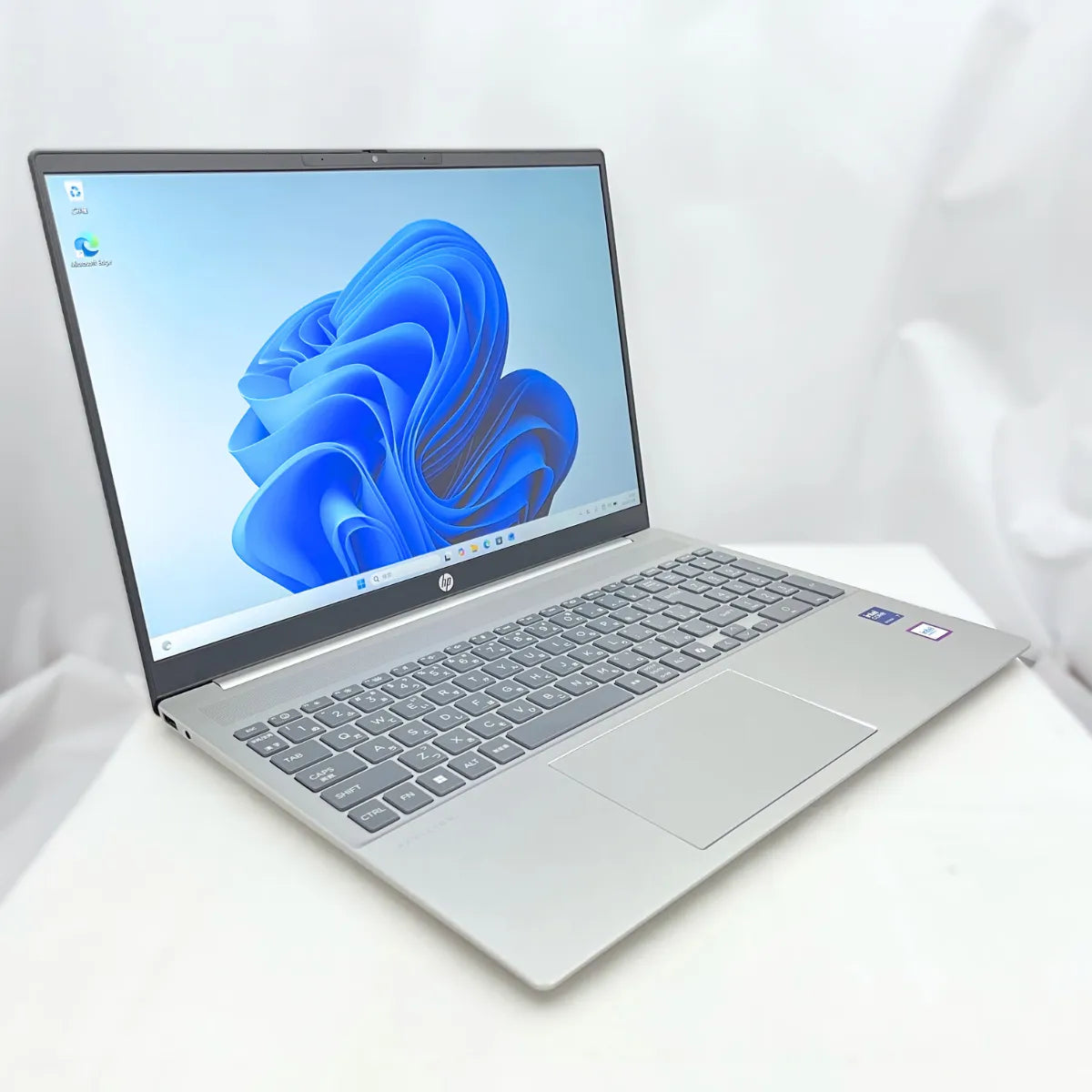 HP Pavilion Laptop 16-af0012TU（Ultra７/ メモリ16GB / 16インチ / SSD512GB）