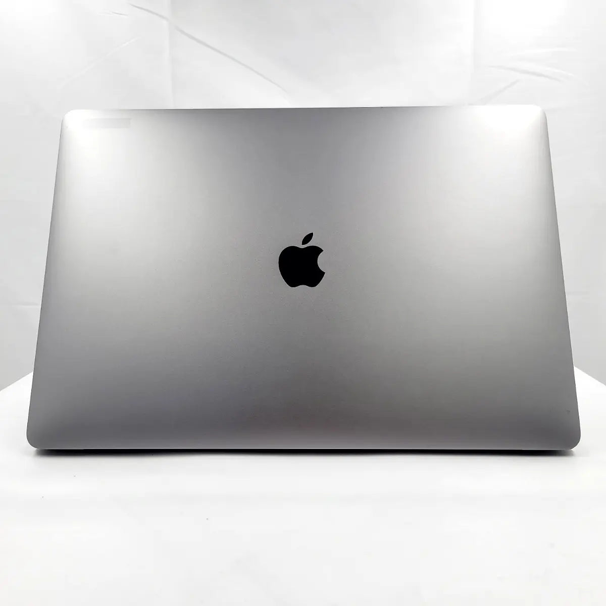 MacBook Pro 2016 （Corei7 /メモリ16GB / 15インチ / グラボ搭載）