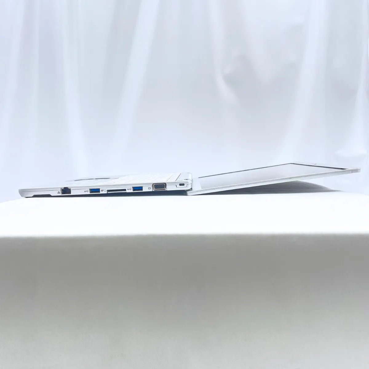 Panasonic Let's note LV1( Core i5-11世代 / メモリ16GB / 14インチ)