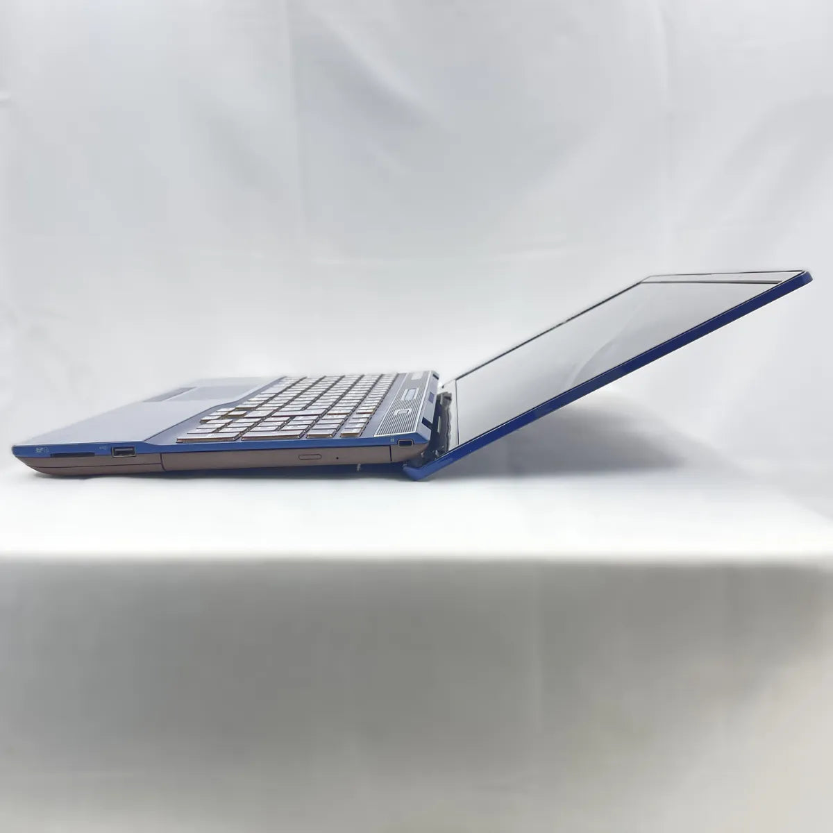 富士通 LIFEBOOK WA3/D1 ( Corei7 / メモリ32GB / 15.6インチ / BDマルチ / メタリックブルー )
