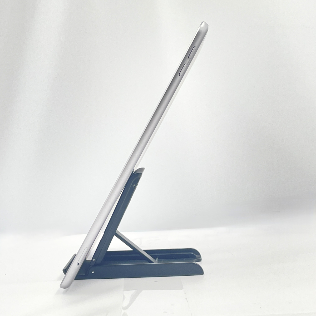 【再生品】iPad 9.7インチ 第6世代 Wi-Fi+Cellular 128GB MR722J/A SIMフリー ( スペース グレイ )