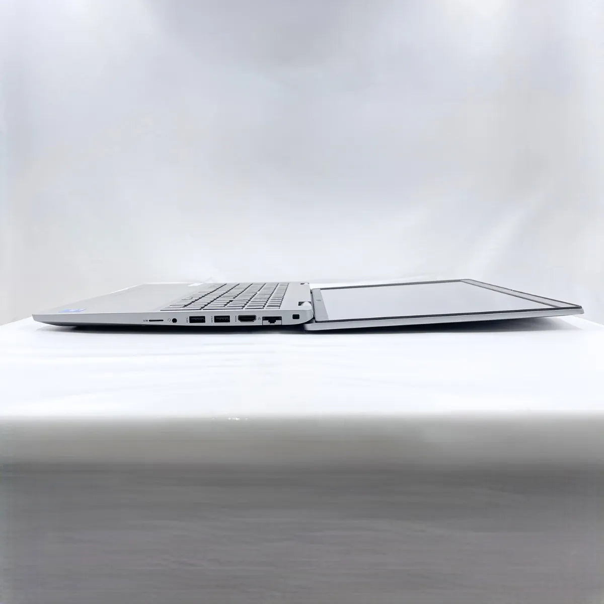 最大6か月間 無料保証 │ Dell Latitude 5520 ( Corei5-11世代 / メモリ16GB / 15.6インチ ) │ Office＆セキュリティソフト付属 │ 保証付き中古パソコンならコレダ